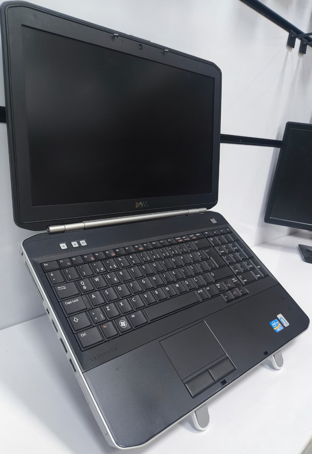 DELL P15F Notebook