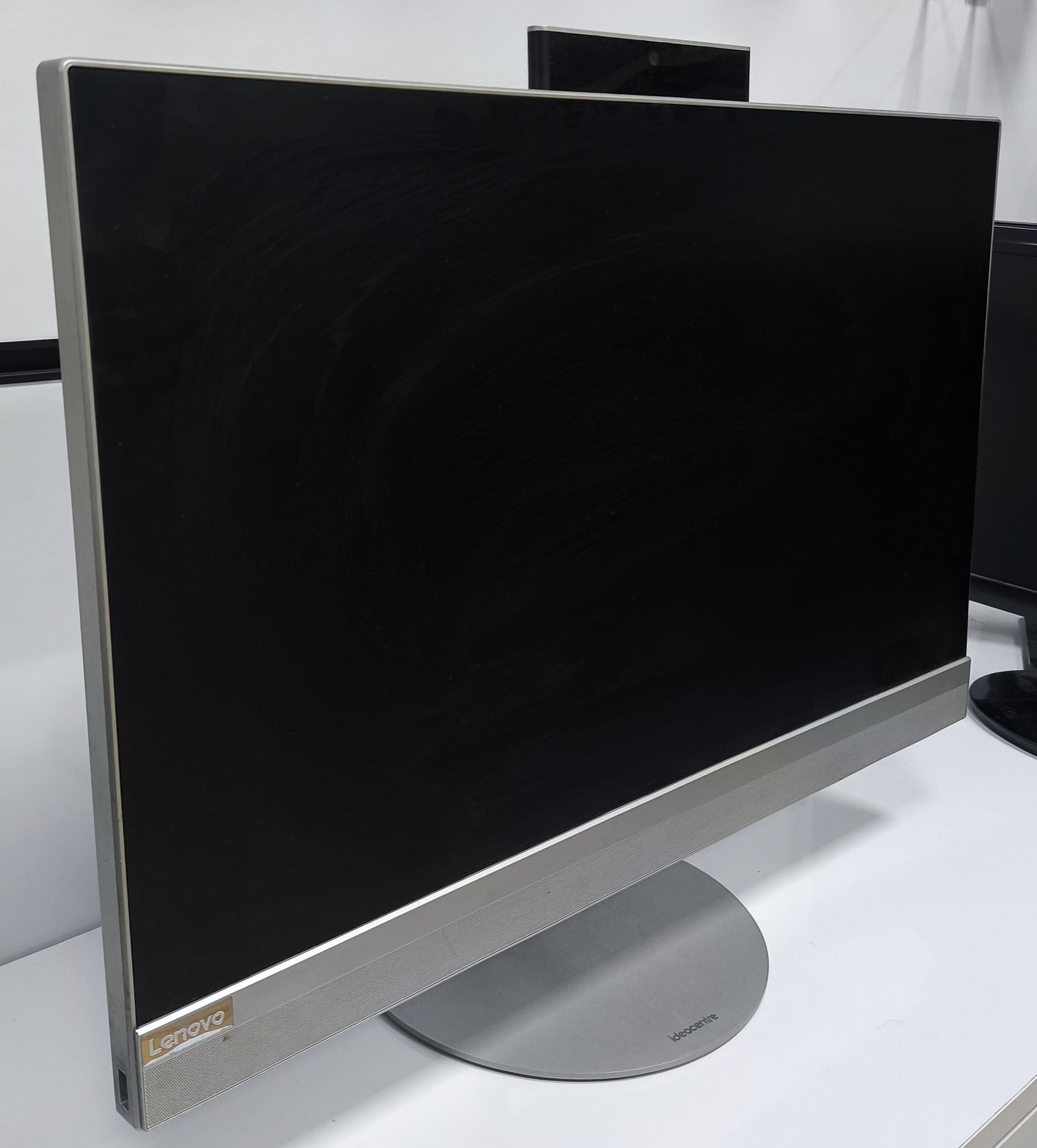 Lenovo ideacentre AIO 520 - Görsel 2