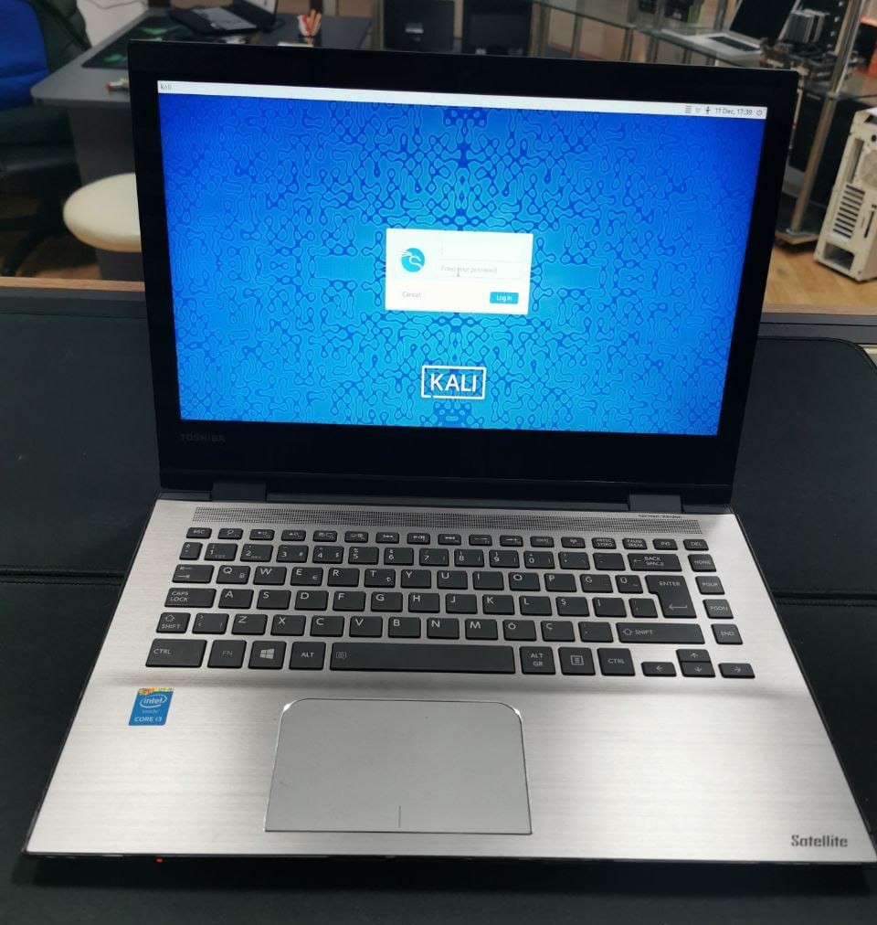 Toshiba Satellite Radius 14" Dokunmatik - Görsel 3