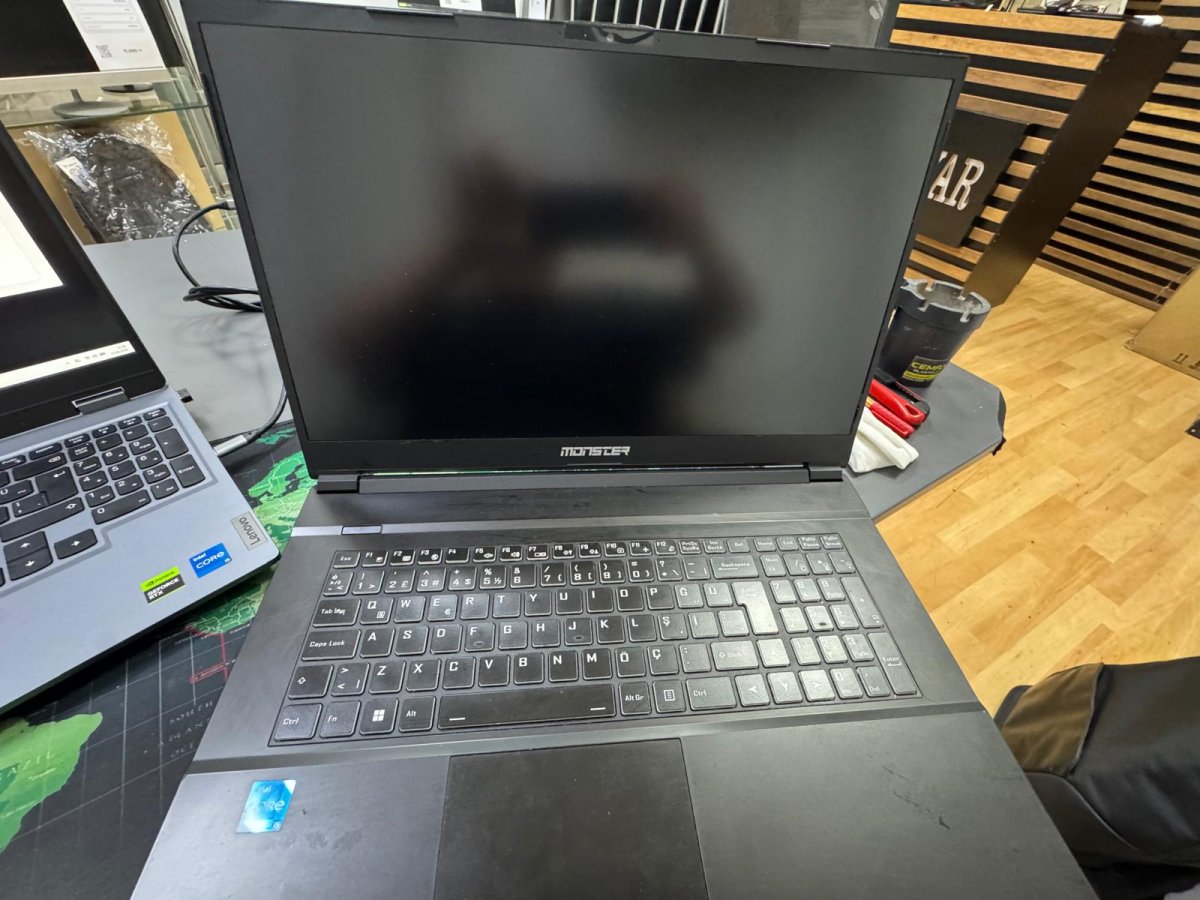 Monster Abra A7 V12.5 Gaming Notebook