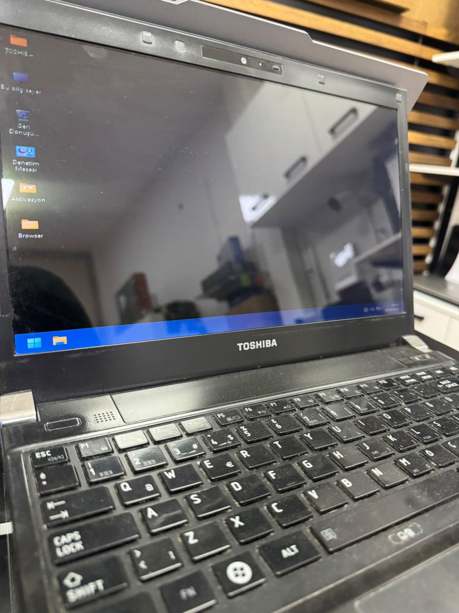TOSHIBA SATELLITE R630 INTEL CORE I3-M350 4GB RAM 13.3" İNCE HAFİF LAPTOP - Görsel 1