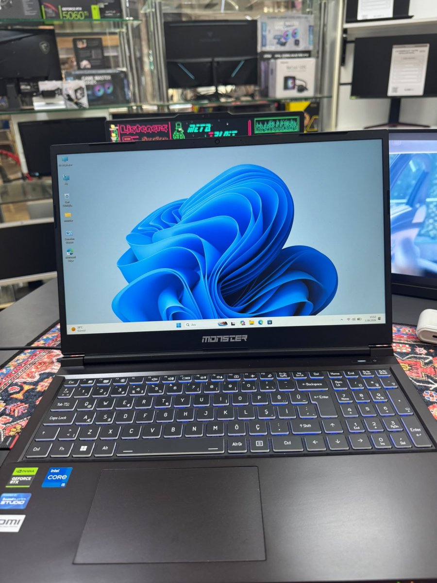 MONSTER ABRA A5 V21.1 INTEL CORE I5-12450H 16GB RAM 500GB SSD 15.6" 