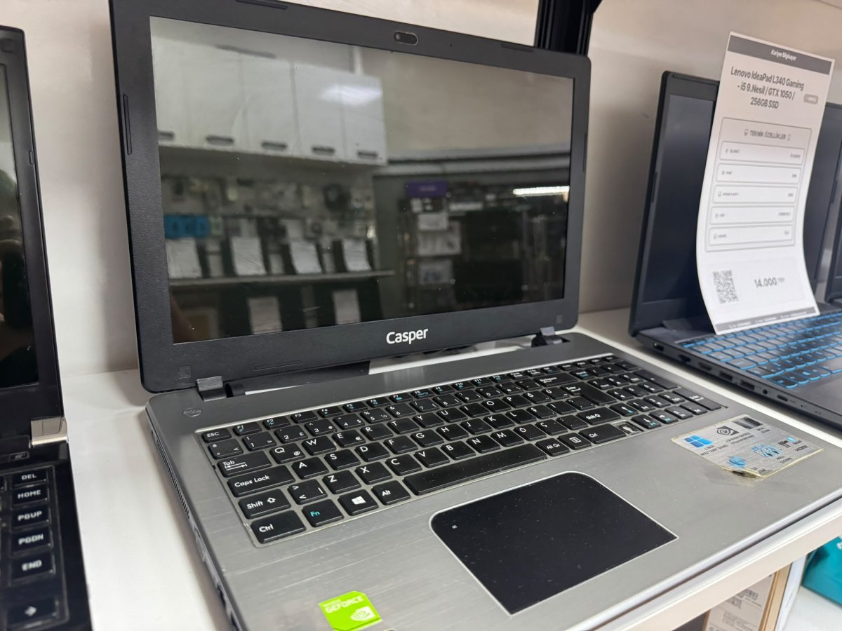 CASPER NIRVANA CSD INTEL CORE  I7 8GB RAM  / 120GB SSD 2GB NVIDIA GEFORCE 940M 15.6" LAPTOP