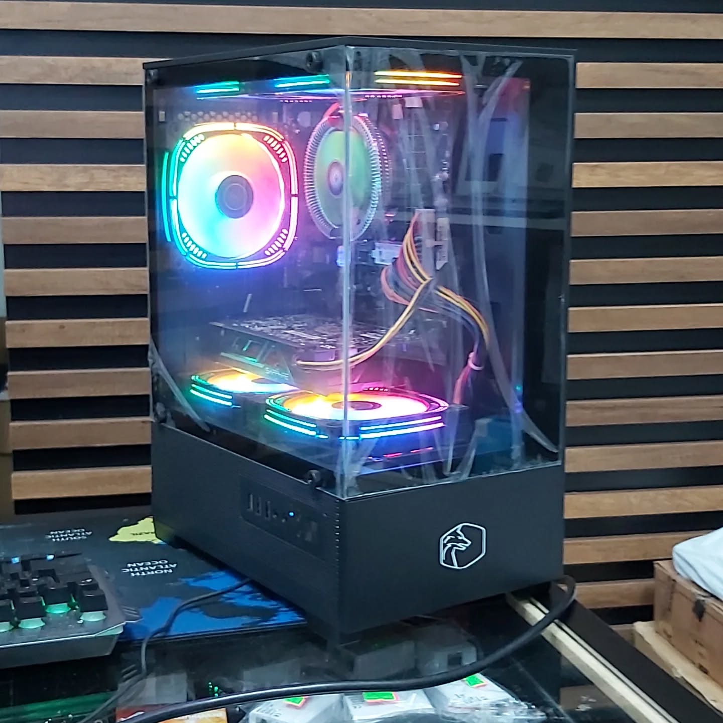 Akvaryum Kasalı Sistem
Kasa sıfırdır parçaları ikinci el i3-3220 işlemci 16 Gb ram 256 m2 ssd R7 370 Ekran kartı